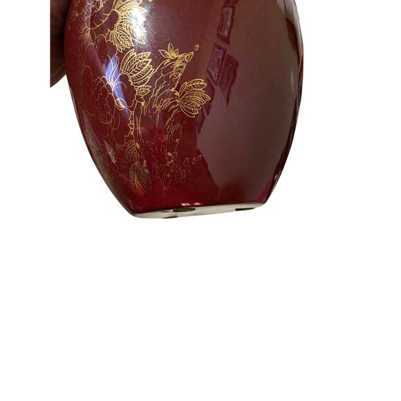 Vintage Small Oxblood Royal Haeger Urn With Gold Floral and Butterflies - Picture 4 of 4